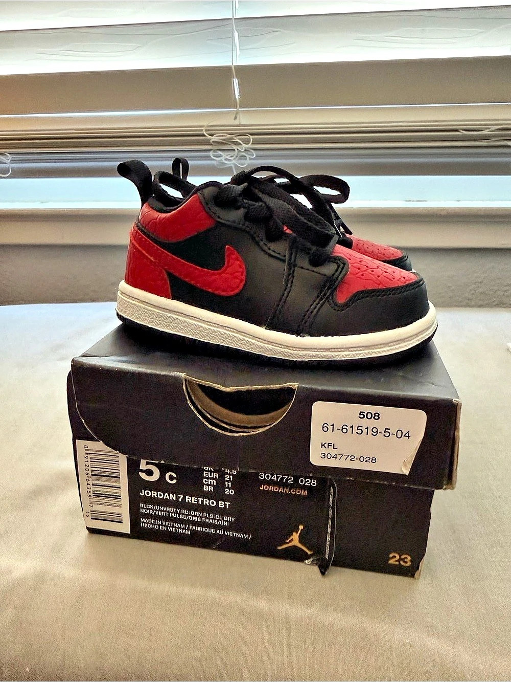 Jordan 1 Retro Black & Red Baby US 5C Like New
